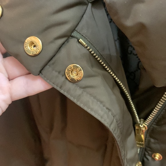 Gorgeous Gucci puffy coat with knit cuffs and collar - Picture 4 of 9